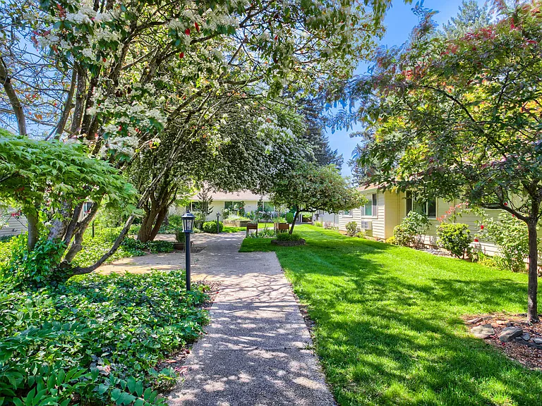 Madison at Parkrose — Photo 14