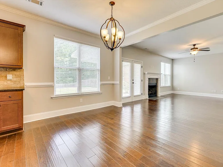 127 Radcliff Dr — Photo 12