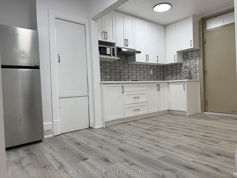 31 King St E #3 — Photo 7
