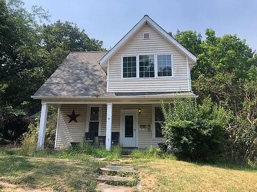 806 S Lake St Photo 1