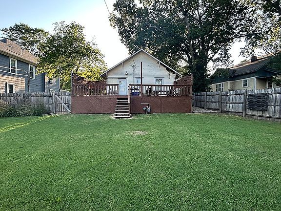 Lg Deck, fully fenced yard
