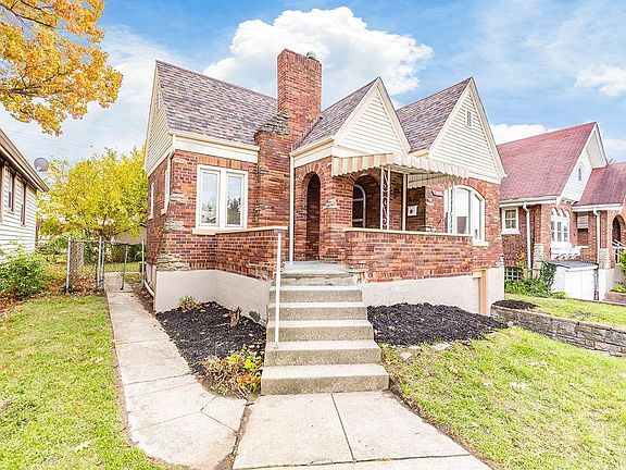 2nd image of 1919 Garden Ln
