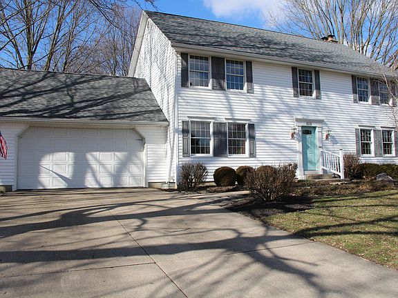 2nd image of 802 E Parkwood St