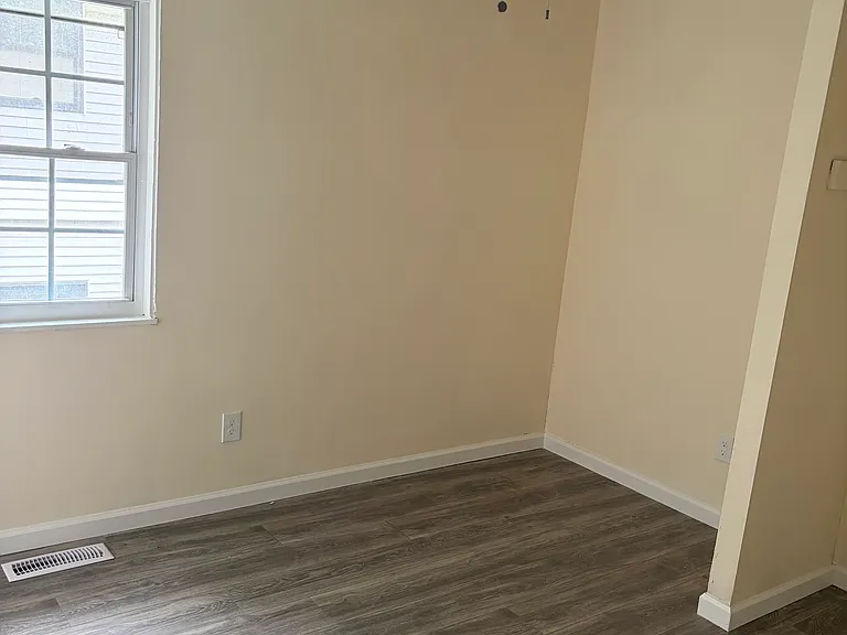 132 Mann Ave — Photo 10
