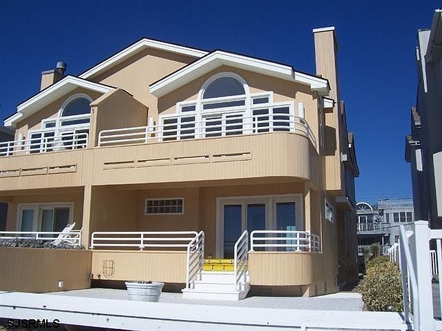 1st image of 3528 Wesley Ave #3528