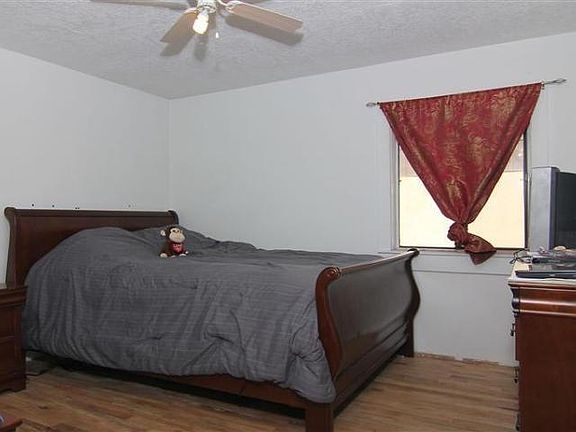 4th image of 2113 Valencia Dr NE