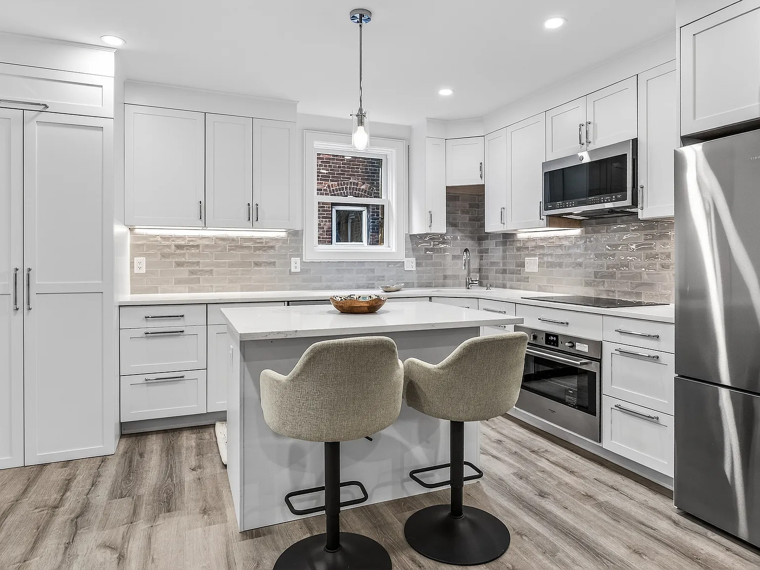 2 bed, 775 sqft, $5,500 — Photo 1