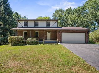 450 Greenwood Dr, Hermitage, PA 16148