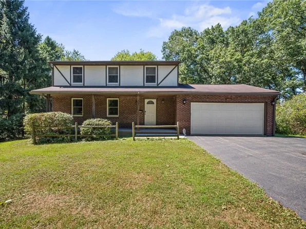 450 Greenwood Dr, Hermitage, PA 16148