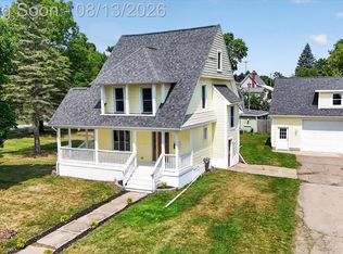 403 E Ellen St, Fenton, MI 48430