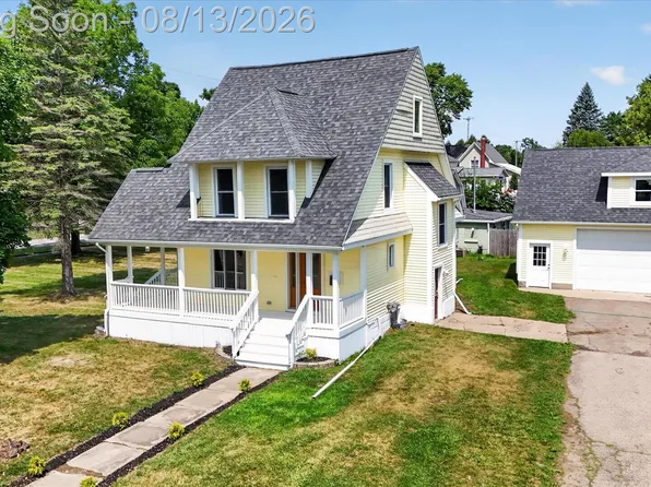 403 E Ellen St, Fenton, MI 48430