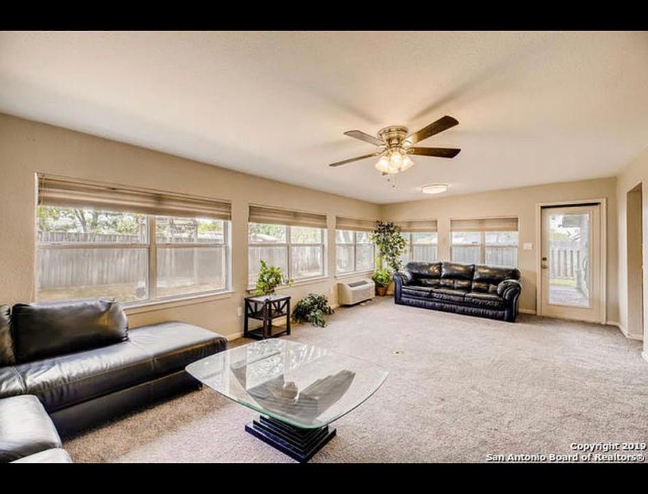 1st image of 407 Sandalwood Ln
