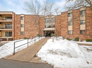 10451 Greenbrier Rd APT 211, Minnetonka, MN 55305