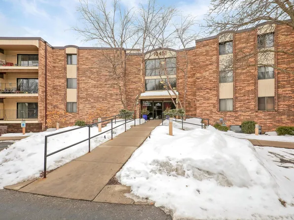 10451 Greenbrier Rd APT 211, Minnetonka, MN 55305