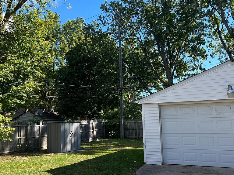 1882 Greenfield Rd — Photo 18