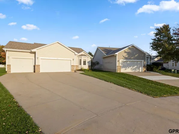 8155 S 94th Cir, La Vista, NE 68128