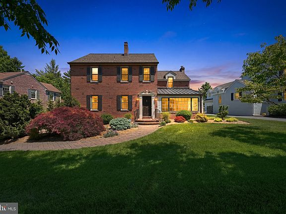 3rd image of 805 Princeton Rd
