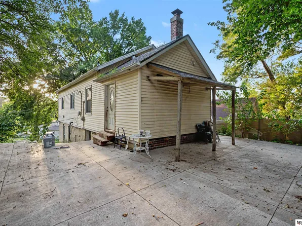 2423 S 20th Ave, Omaha, NE 68108