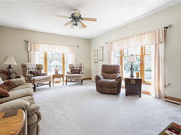 5th image of 540 Willoughby Ct