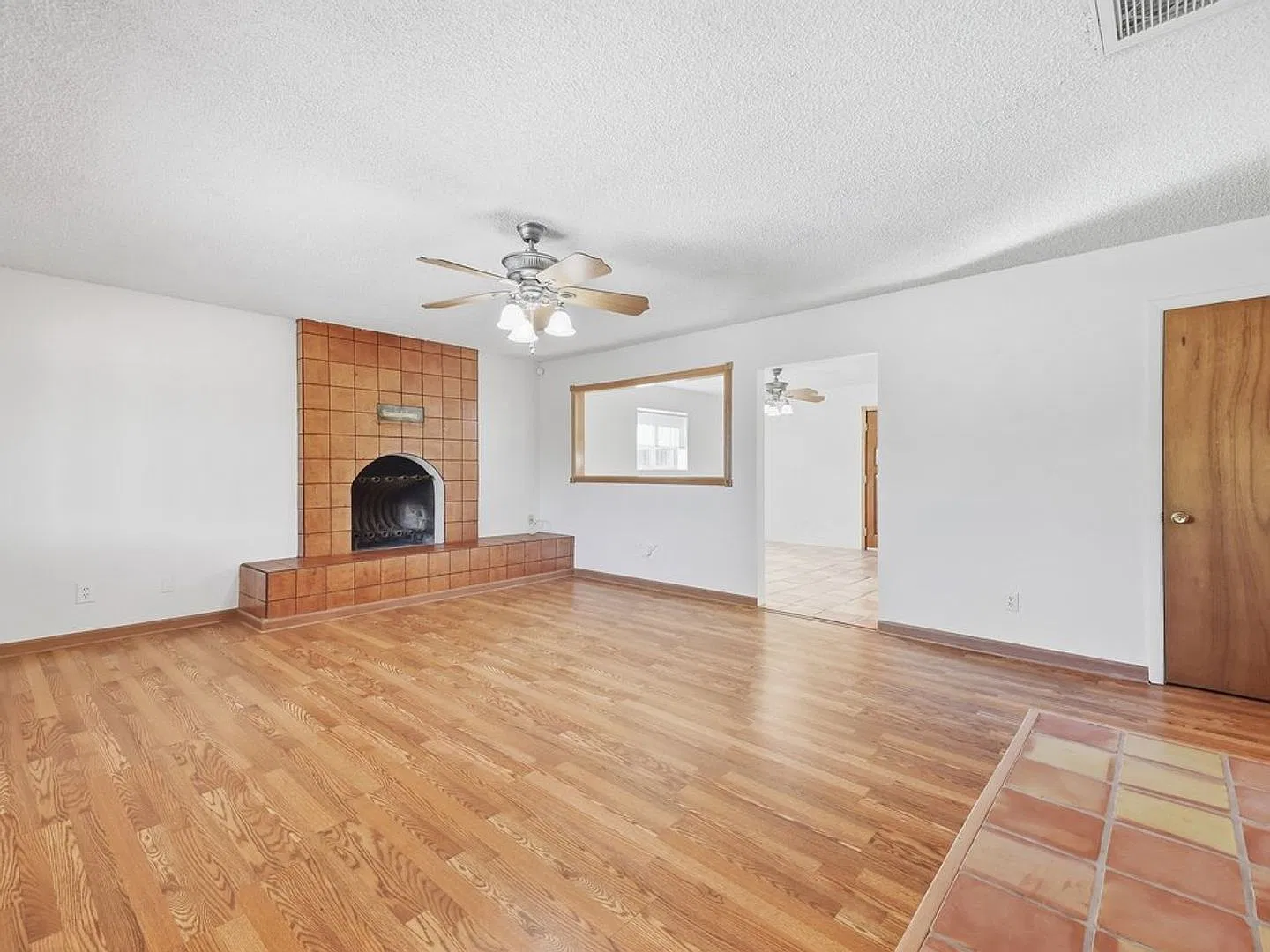 Spacious 3-Bedroom Home with Large Backyard & Extended Driveway — Photo 3