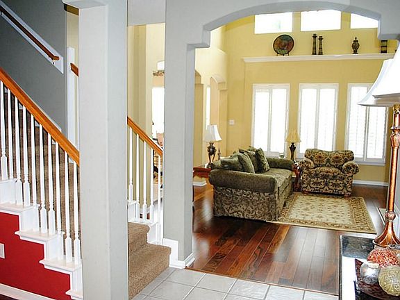 4th image of 143 Greenridge Cir