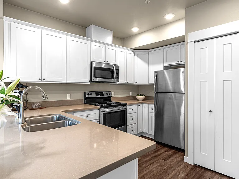 627 N Fife St — Photo 14