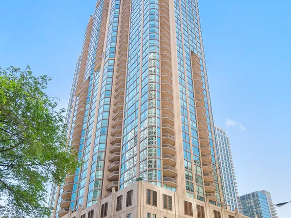 21 E Huron St APT 2104, Chicago, IL 60611