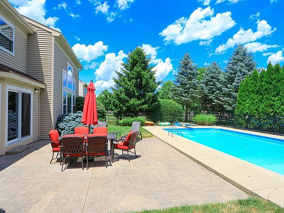 4th image of 1555 Hunt Club Dr
