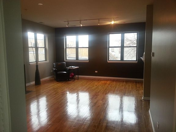 3rd image of 4127 S Drexel Blvd APT 4E