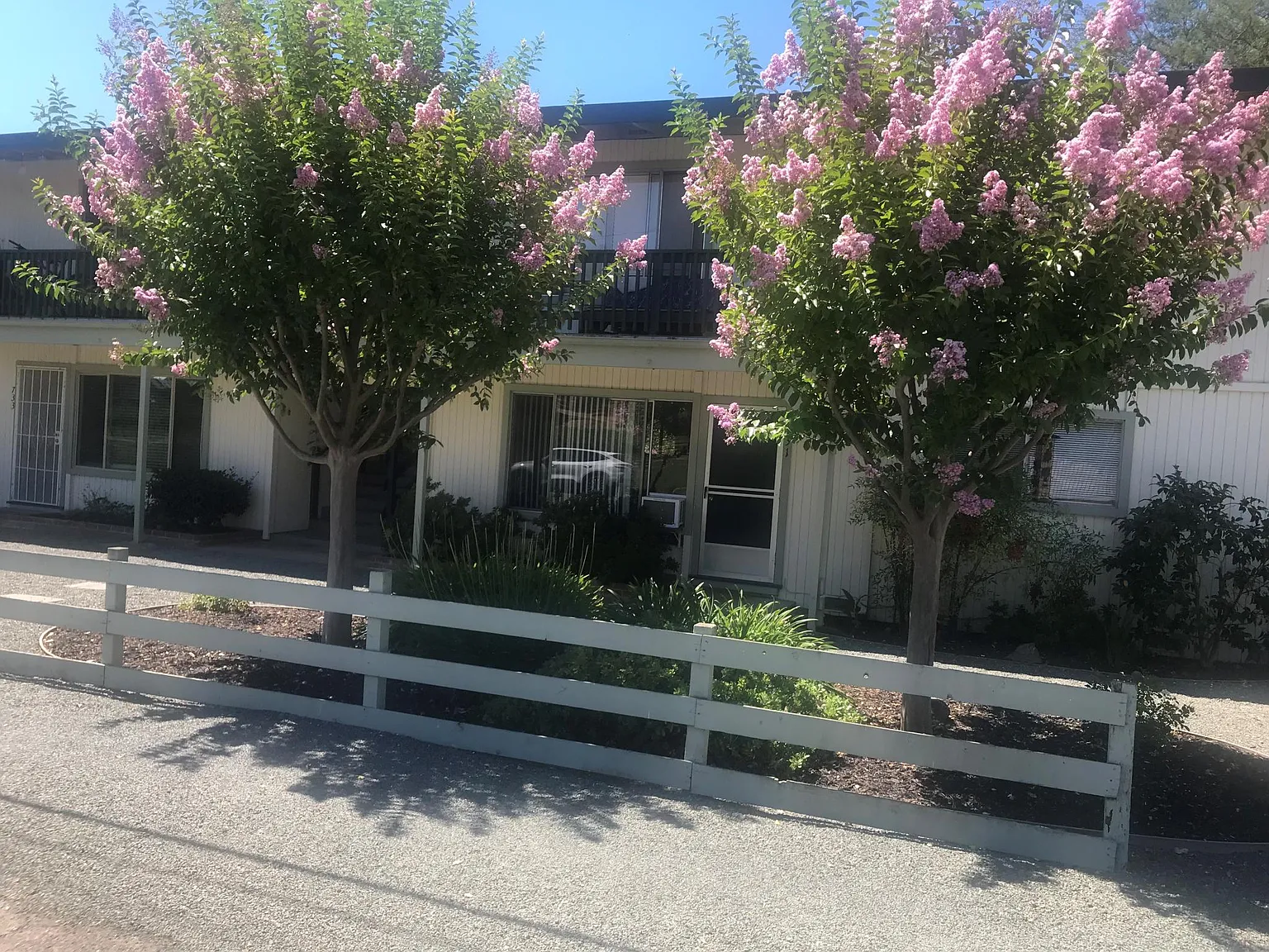 2 bed, 864 sqft, $2,475 — Photo 1