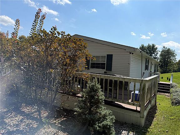 2nd image of 6 Overlook Ln