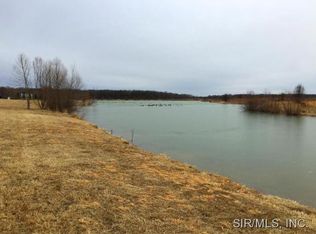 9136 Schmalz Rd, Saint Jacob, IL 62281