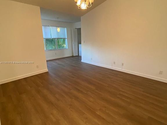 4th image of 3390 Pinewalk Dr N APT 1033