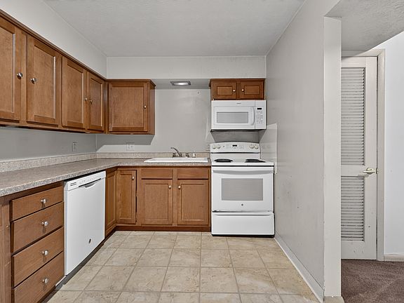 5th image of 207 Park Ave APT 1