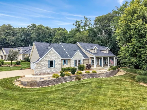 55755 Little Creek Ln, Middlebury, IN 46540