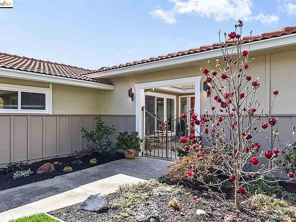 2nd image of 2621 Marineview Dr