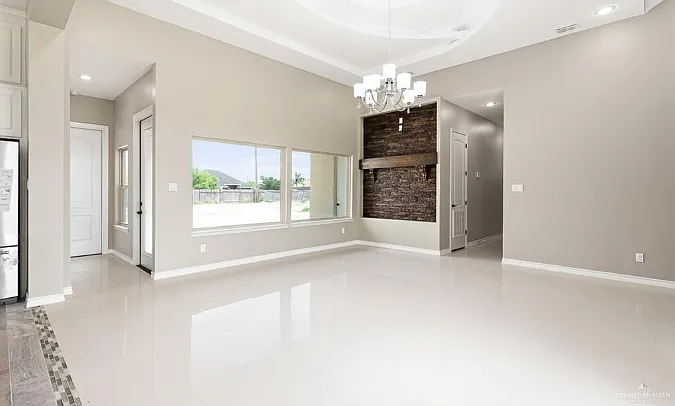 3 bed, 2.5 bath, 2015 sqft, $2,000 — Photo 2