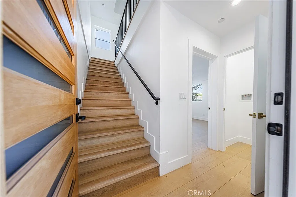 3 bed, 1315 sqft, $4,304 — Photo 4