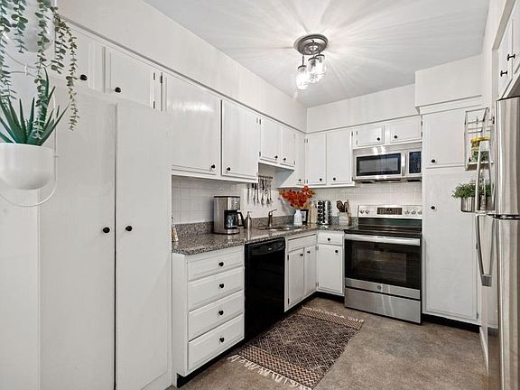 5th image of 54 Old Colony Way APT U