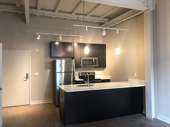 2nd image of 124-128 W Union Blvd #201