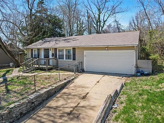 2nd image of 4427 Claudine Ln