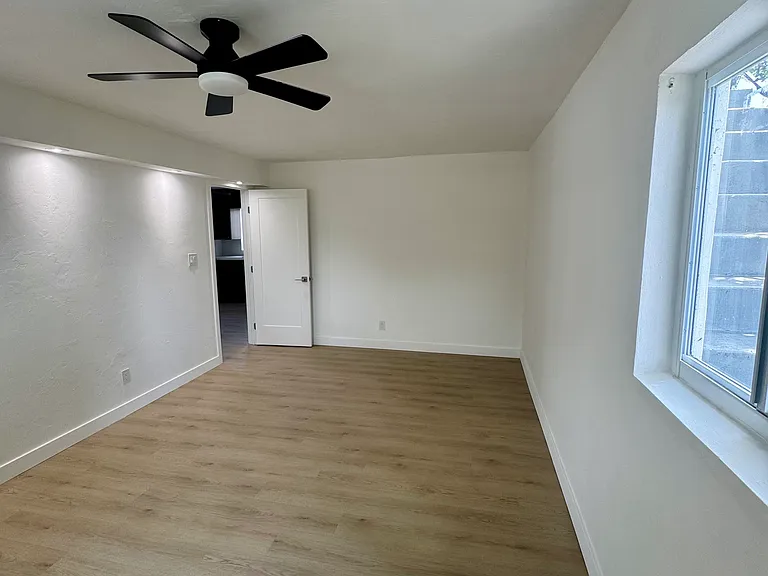 313 SW 1st St #1 — Photo 7