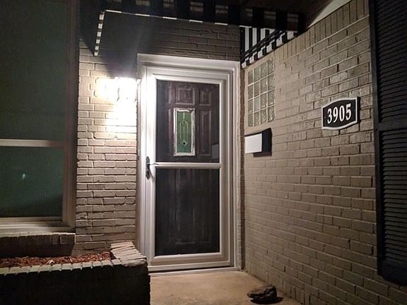 2nd image of 3905 Southmoor Ln