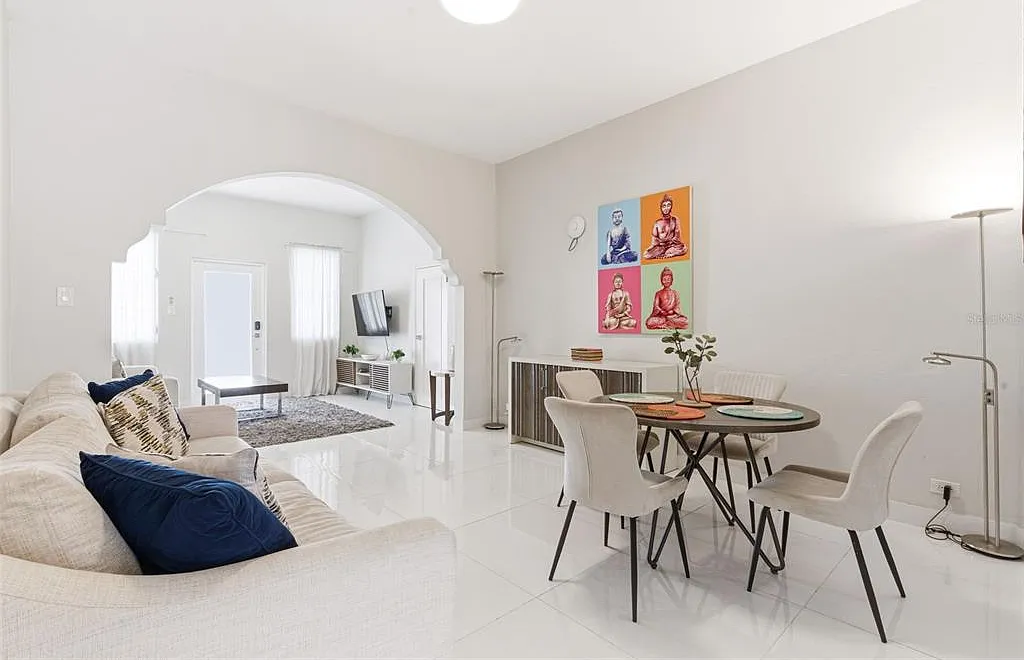 3 bed, 1.0 bath, 1271 sqft, $4,500 — Photo 3