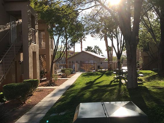 2nd image of 2110 N Los Feliz St #1027