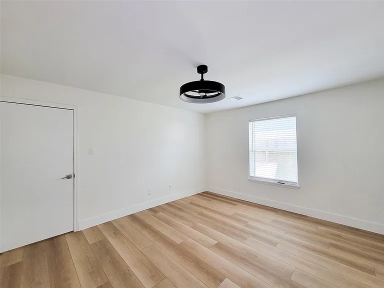 8103 Wind Forest Dr — Photo 20
