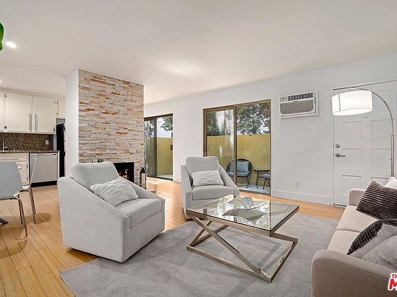 3rd image of 11959 Dorothy St APT 2
