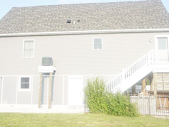 4th image of 240 Evergreen Dr