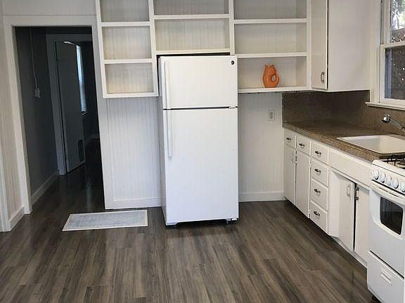 5th image of 451 Monterey Ave