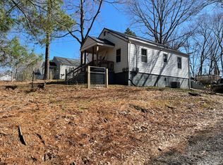 1102 W Osborn Rd, Farmville, VA 23901